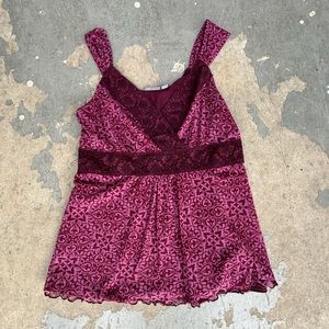 Apt 9 Women’s Magenta Tank Top with Lace detailing!